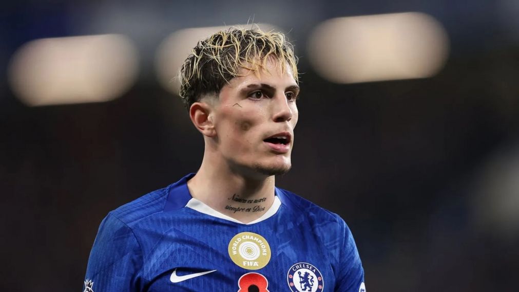 Alejandro Garnacho tiene un pie y medio fuera del Chelsea.