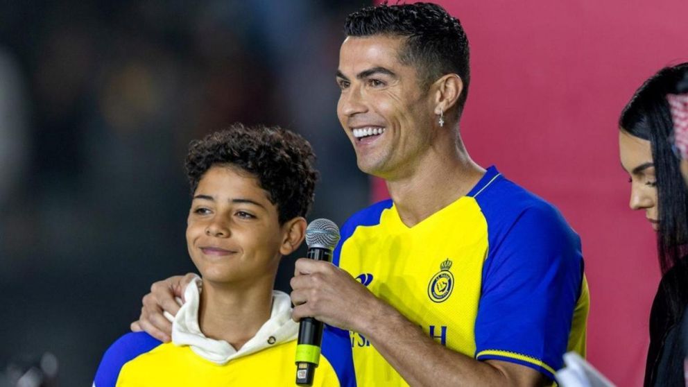 El joven delantero, quien cumplirá 16 en junio, cuenta con pasos por los diferentes clubes donde también jugó su padre.