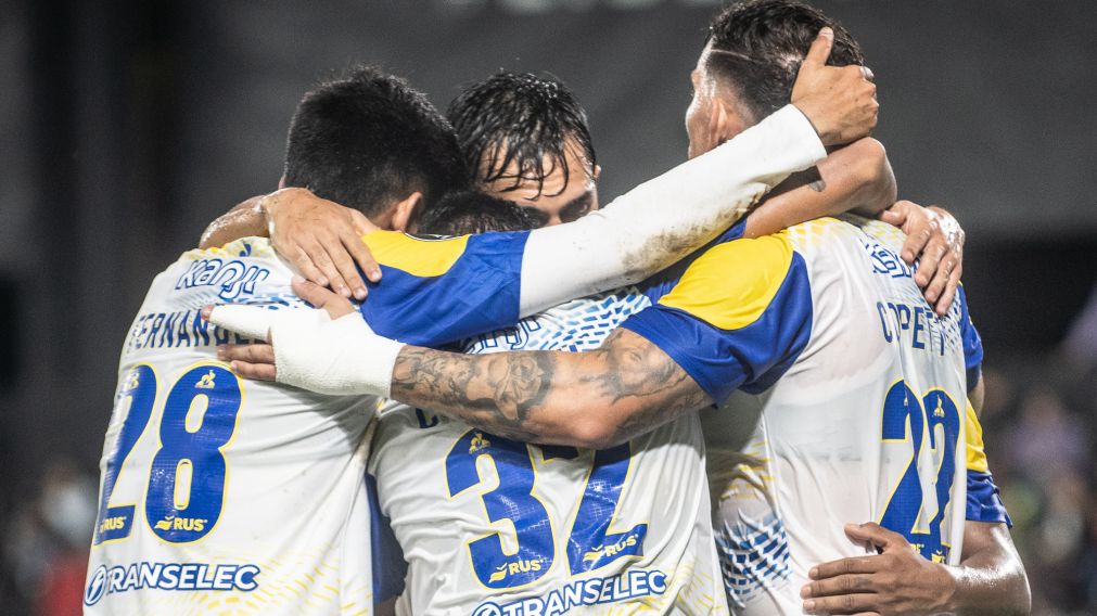 Atención, Rosario Central: uno de sus rivales en la Copa Libertadores se quedó sin DT