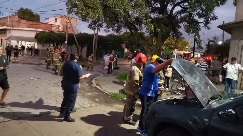 Choque en San Francisco Solano: una mujer herida y un auto volcado