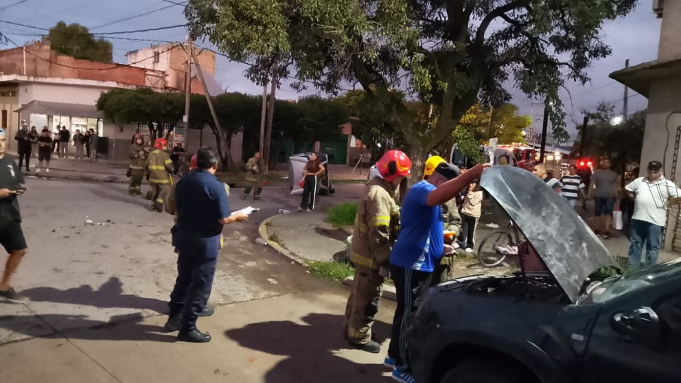 Choque en San Francisco Solano: una mujer herida y un auto volcado