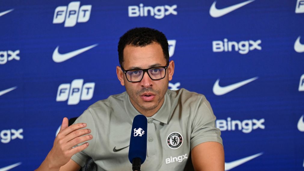 Liam Rosenior comienza a ser mirado de reojo en Chelsea.