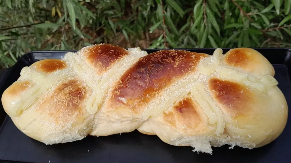 Receta de trenza dulce con crema pastelera.