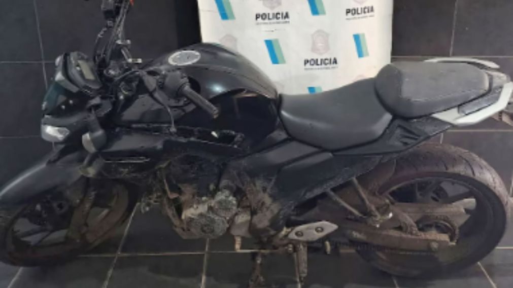 El ladrón detenido manejaba una moto robada.