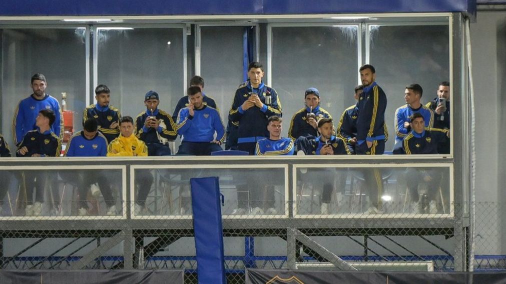 El plantel de Primera de Boca observó el Superclásico de Reserva ante River en Boca Predio.