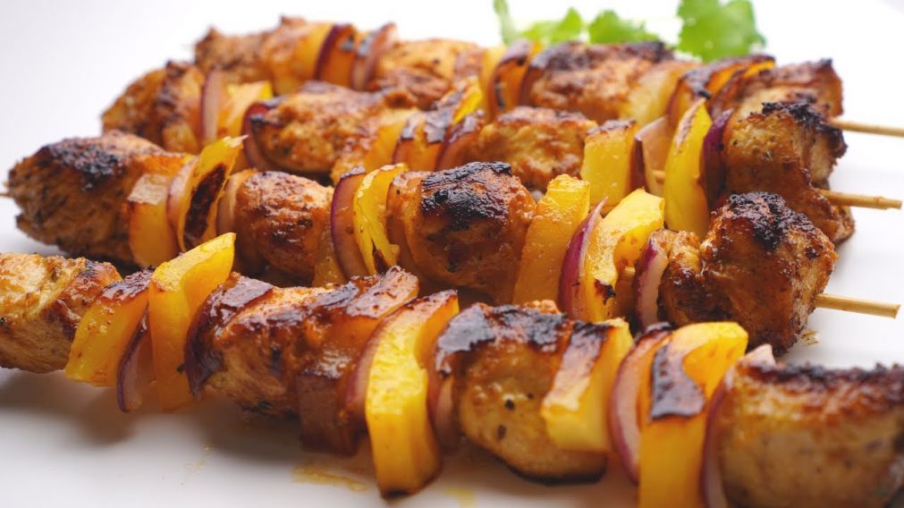 Las brochettes de pollo son ideales si querés algo distinto sin complicarte mucho.