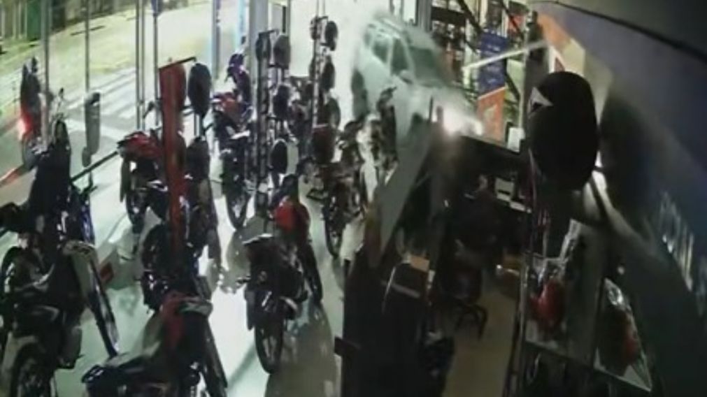 El incidente ocurrió en el cruce de la avenida Juan B. Justo y Carrasco (Captura de video).