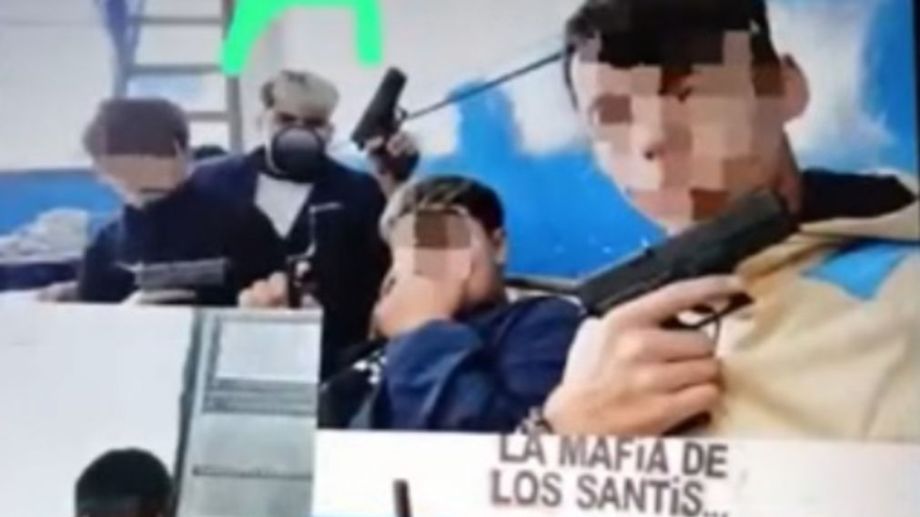 Alumnos de un colegio mostraron armas en sus estados de WhatsApp para amedentar a sus compañeros.