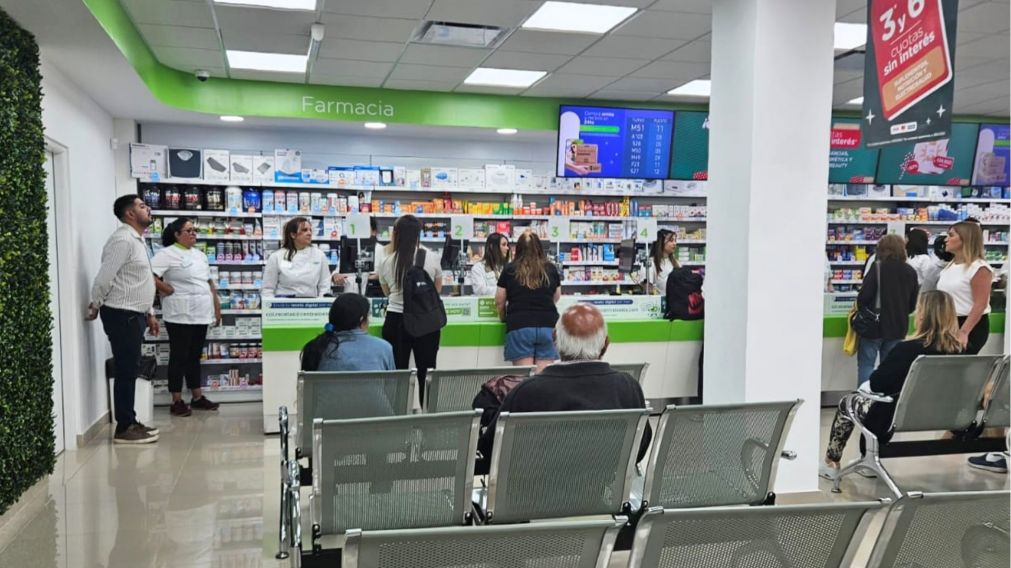 Popular cadena de farmacias busca empleados para atención en mostrador (Archivo).