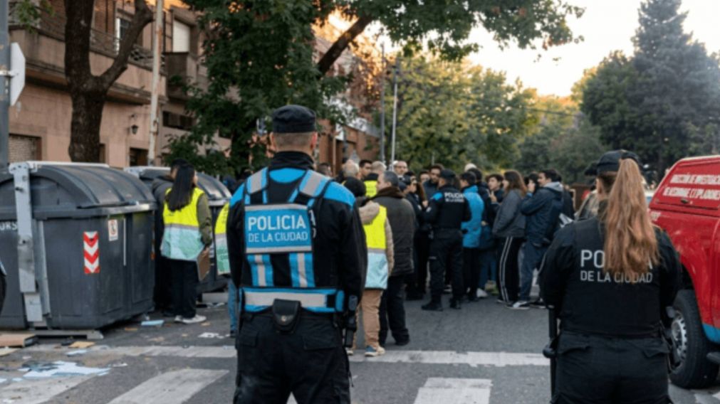 El Gobierno de la Ciudad desaloja un predio ocupado por 100 personas en La Paternal.