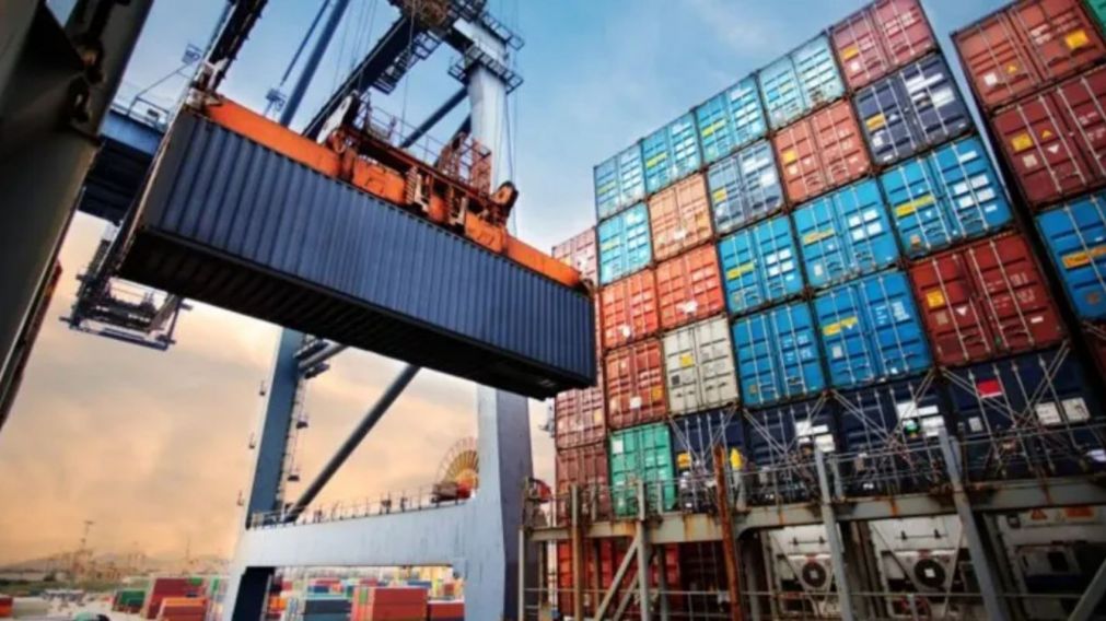El Gobierno de Javier Milei simplifica la importación de insumos industriales y alimentos (Archivo).