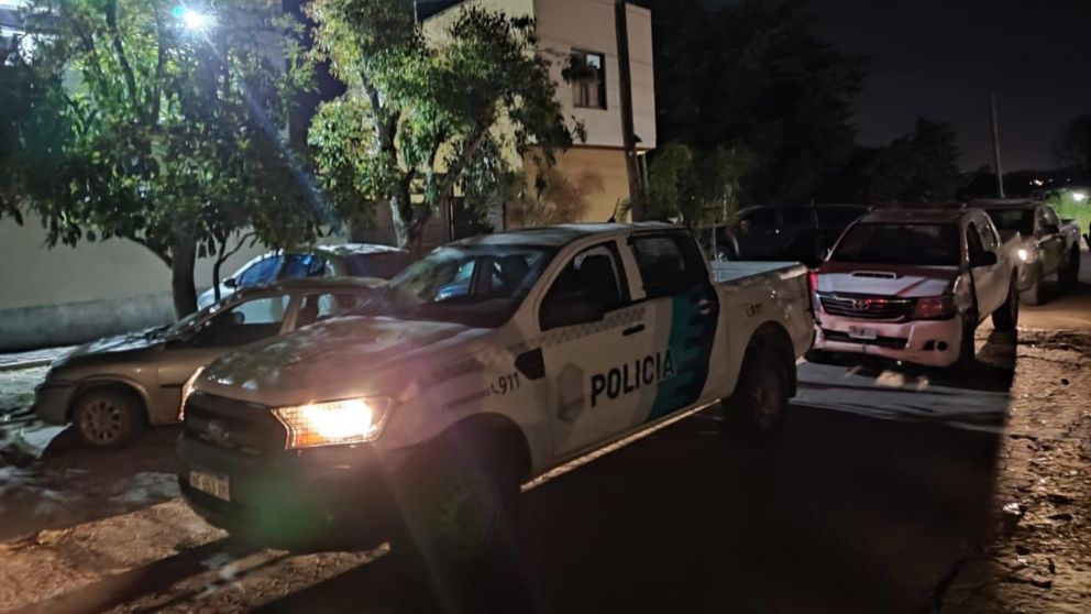 Los policías se apersonaron en el escenario del crimen.