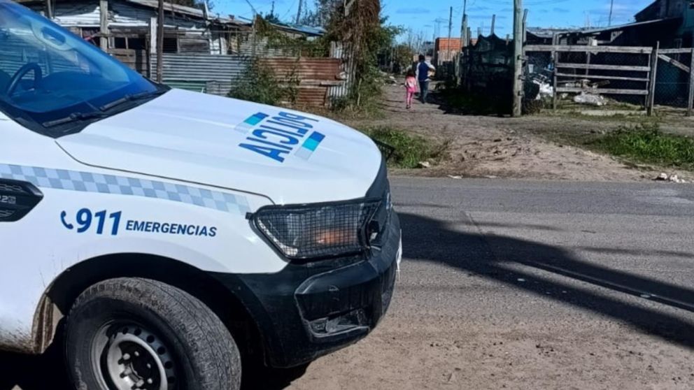 Los investigadores policiales procuran averiguar el paradero del sospechoso.