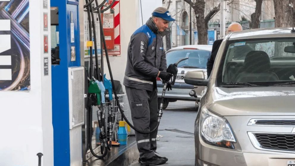El Gobierno decidió postergar la suba total del impuesto a los combustibles hasta septiembre (Imagen ilustrativa).