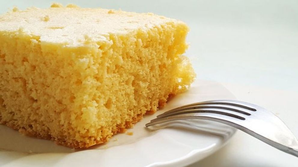 Cómo hacer un bizcochuelo ideal para la merienda sin tener que prender el horno.
