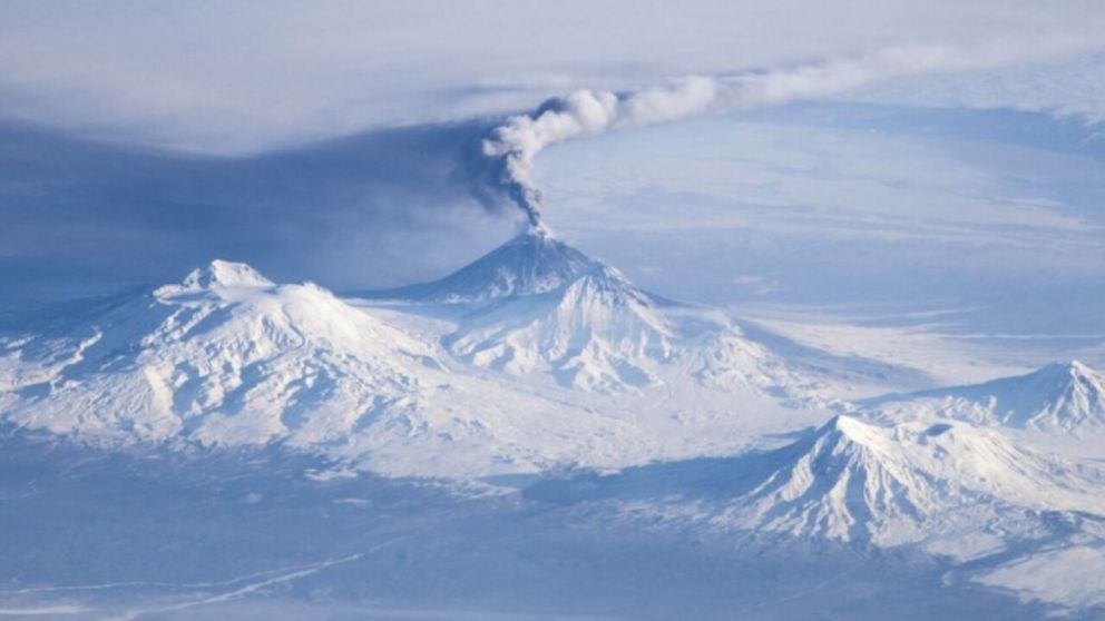 El volcán Kliuchevskoi es uno de los más activos de Rusia (X).