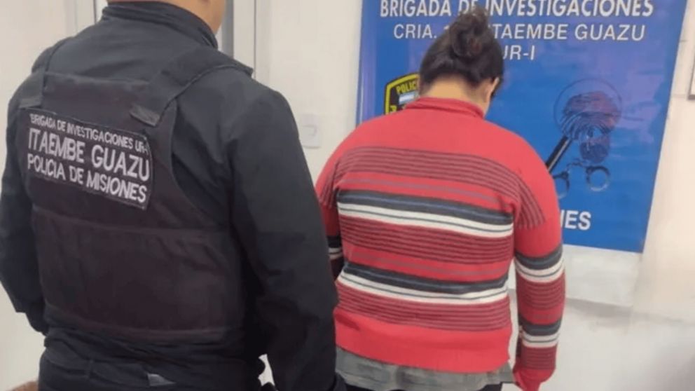 La imputada fue apresada cuando salía de un comercio (Gentileza Enfoque Misiones).