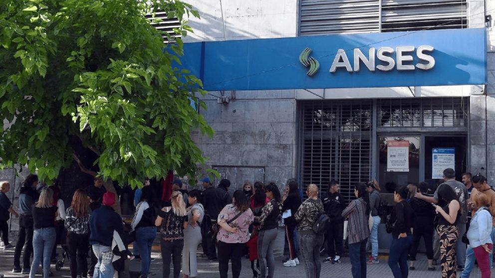 Alerta ANSES: el Gobierno confirmó cuáles son los requisitos para seguir cobrando la pensión en agosto.