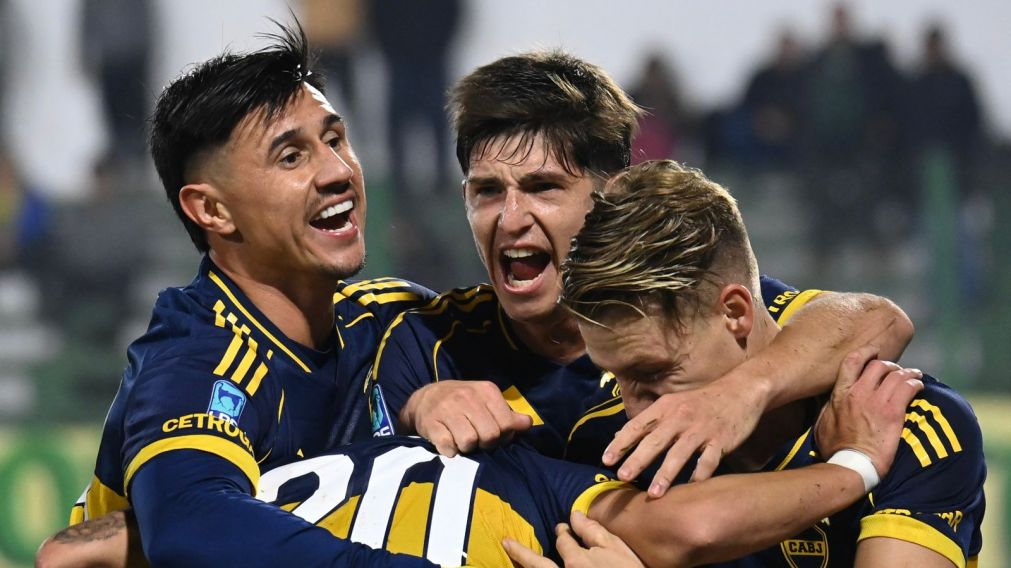Con una formación suplente en el inicio del encuentro, Boca limpió a Defensa y se metió en el mano a mano del Apertura 2026