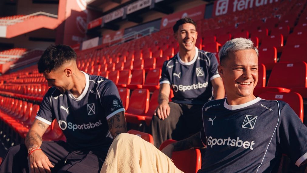 El Diablo apeló a su historia y su tercera camiseta tiene guiños al pasado.
