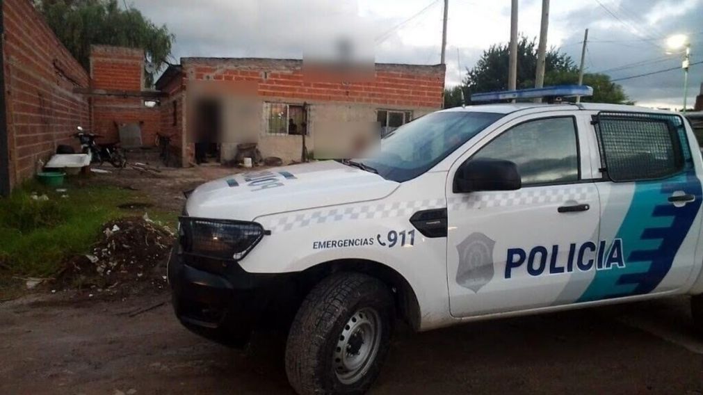 Las autoridades policiales realizan diferentes procedimientos para apresar a los agresores.