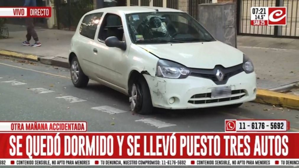Manejaba borracho, se quedó dormido y chocó contra tres autos estacionados: dejó un mensaje para los damnificados