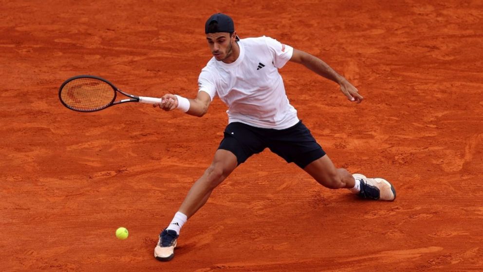 Francisco Cer�ndolo avanza en el Madrid Open.