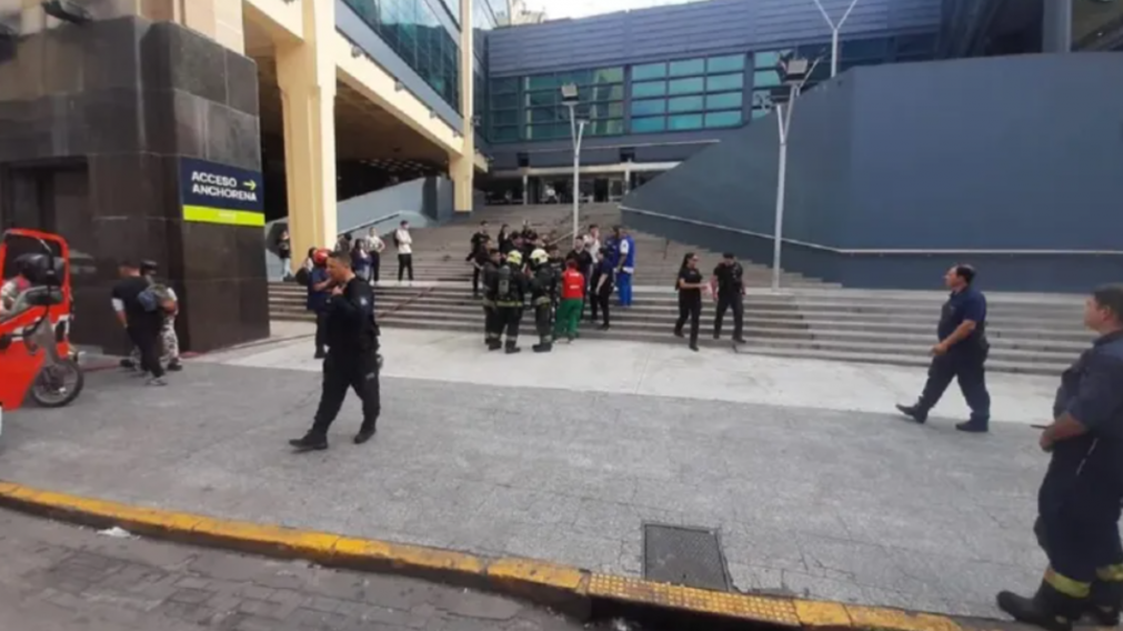 Incendio en el shopping de Abasto: se prendi� fuego una freidora y tuvieron que asistir a nueve personas 