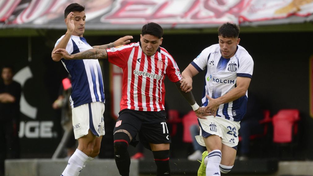 Estudiantes de La Plata igualó sin goles con Talleres de Córdoba por el Torneo Apertura y le dejó servida la cima de la Zona A a Vélez