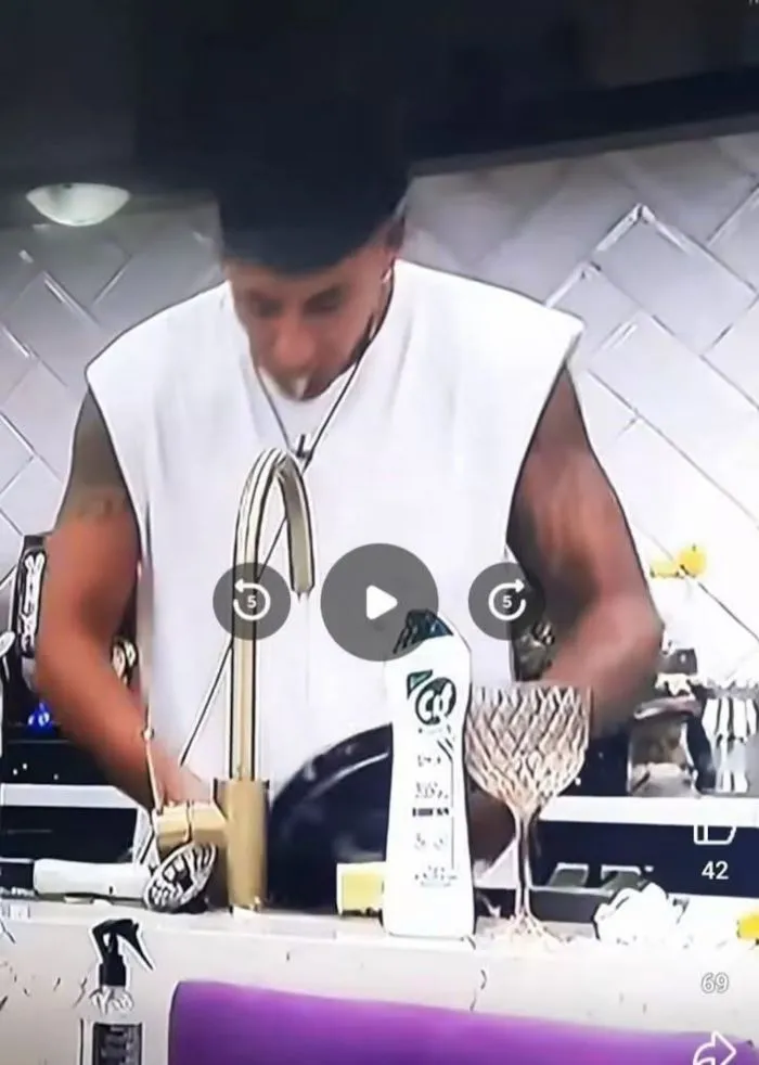 Brian Sarmiento, acusado de escupirle la comida a sus compañeros.&nbsp;