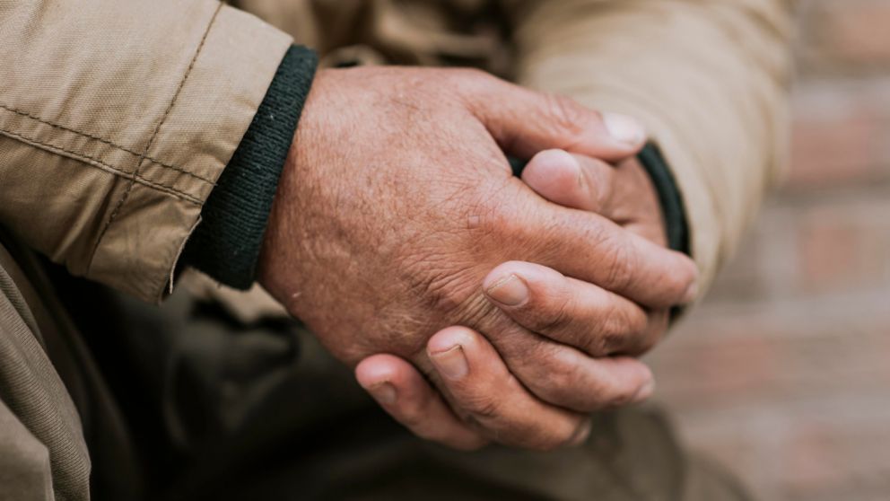 Cada vez son m�s los jubilados que siguen trabajando: la mayor�a lo hace en la informalidad (Freepik).