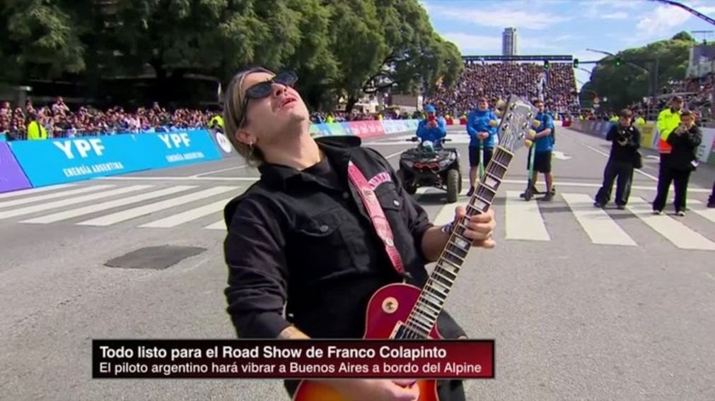 Patricio Sardelli, cantante de Airbag, tocó una versión única del "Himno Nacional Argentino". (Captura video)