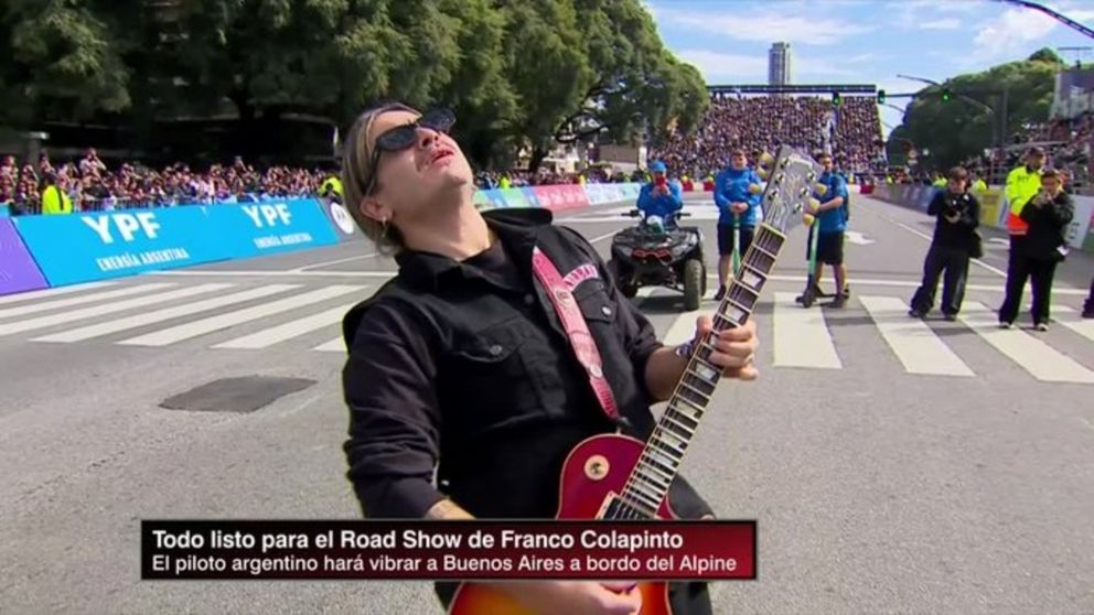 Patricio Sardelli, cantante de Airbag, toc� una versi�n �nica del "Himno Nacional Argentino". (Captura video)