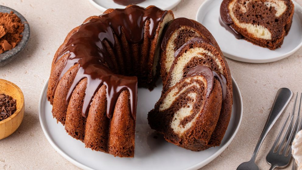 Receta para la merienda: torta marmolada con pocos ingredientes y apta para principiantes.