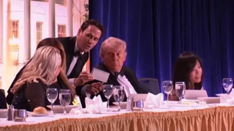 ¡VIDEO! Así el Servicio Secreto evacuó a Donald Trump tras un ataque armado en la cena de corresponsales.
