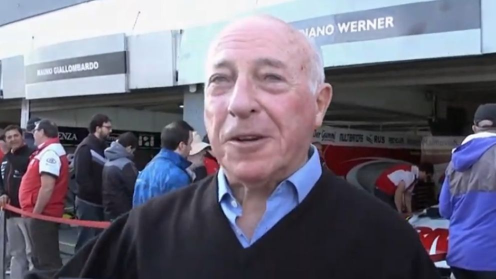 El joven de 22 a�os gir� con la Flecha de Plata, un coche Mercedes W196 de la d�cada del 50.