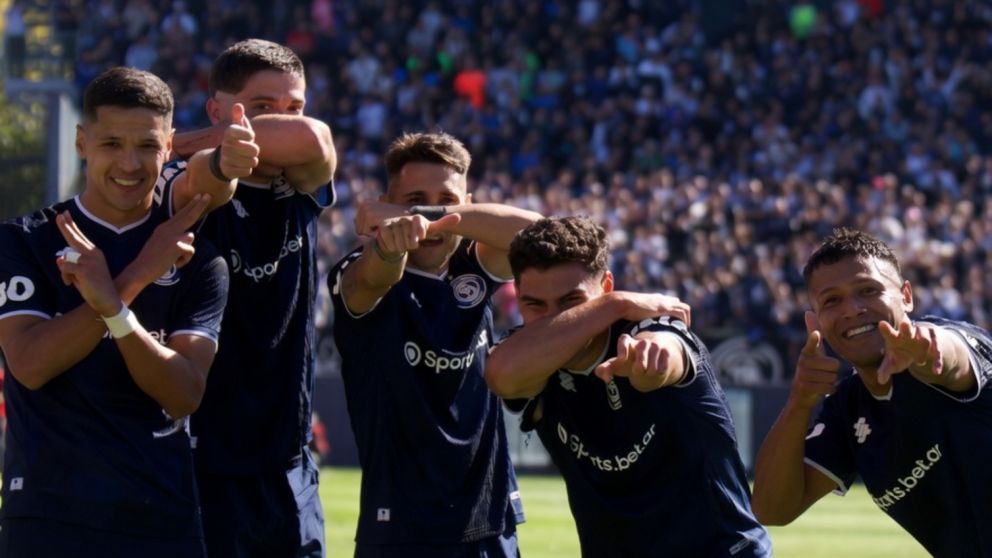Independiente Rivadavia liquid� en el cl�sico mendocino a Gimnasia y es el mejor equipo del f�tbol argentino en la fase regular.