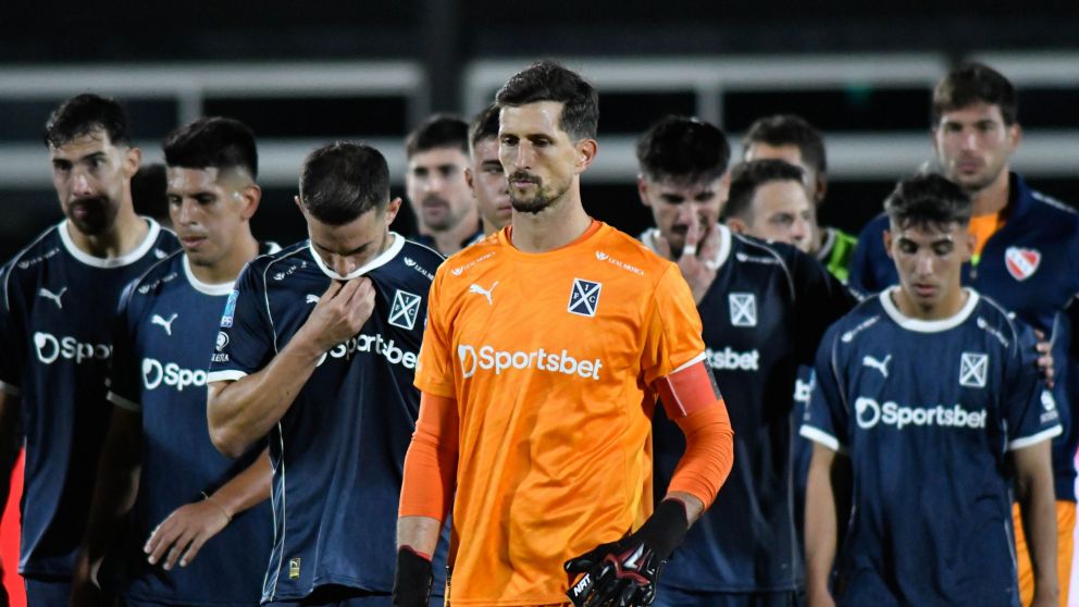 Al "Rojo" se le complica mucho cada vez que sale de su estadio.