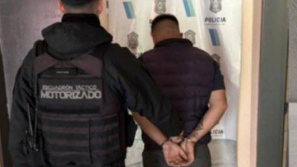 Cay� con un inhibidor en plena calle y termin� preso tras intentar sobornar a la Polic�a