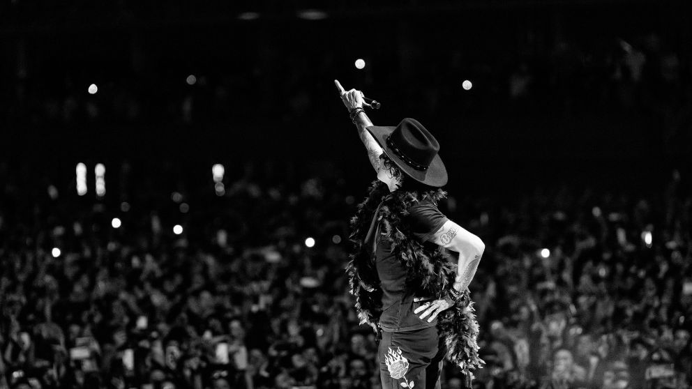 Bunbury lanza "De un siglo anterior" y cierra una etapa marcada por el folklore latino