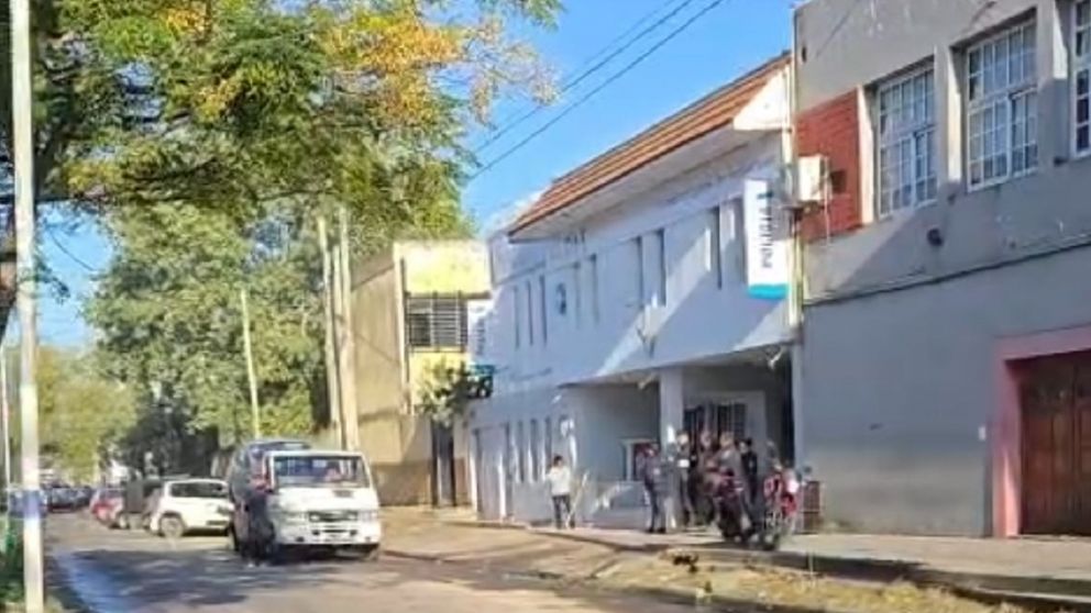 Colapso evitado: despejaron una calle clave saturada de autos secuestrados