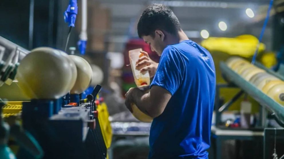 Casi 80 mil empleos industriales perdidos desde diciembre de 2023.