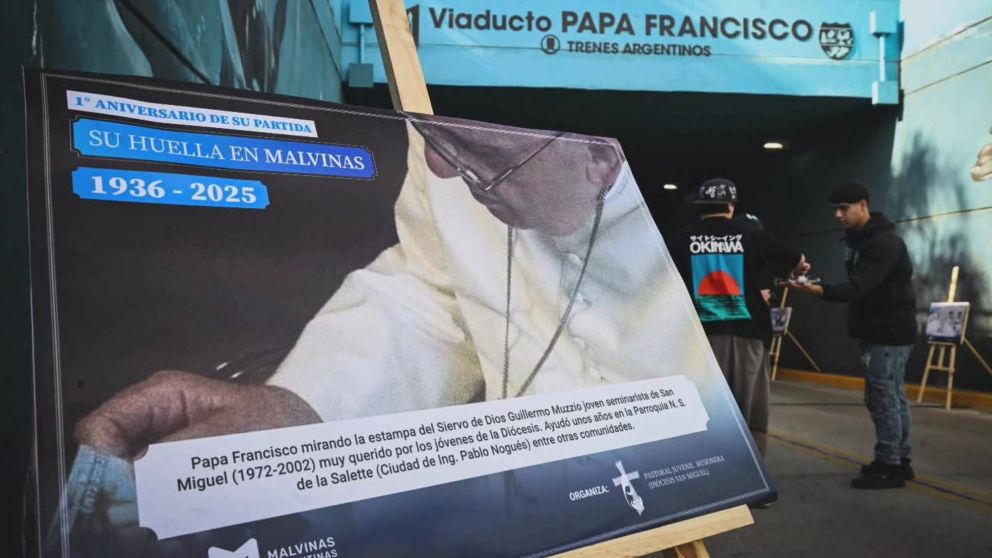 Malvinas Argentinas homenajeó al Papa Francisco en el primer aniversario de su fallecimiento.
