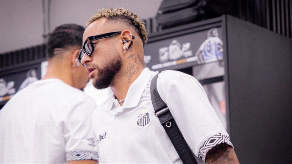 Neymar ya est� en Buenos Aires y el martes enfrentar� con el Santos a San Lorenzo.