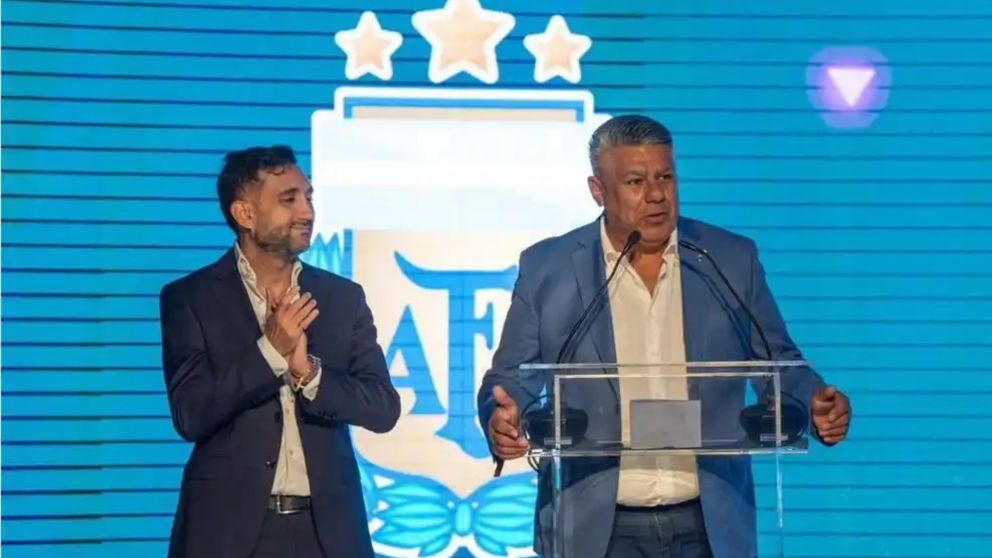 Ariel Vallejo junto a Claudio "Chiqui" Tapia.