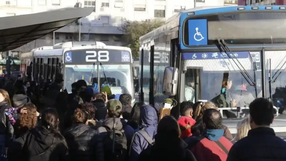 El sistema de transporte público de pasajeros en el AMBA ingresó en una fase crítica.