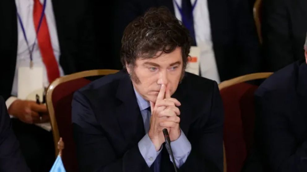 El Financial Times insiste con que Javier Milei se desmorona