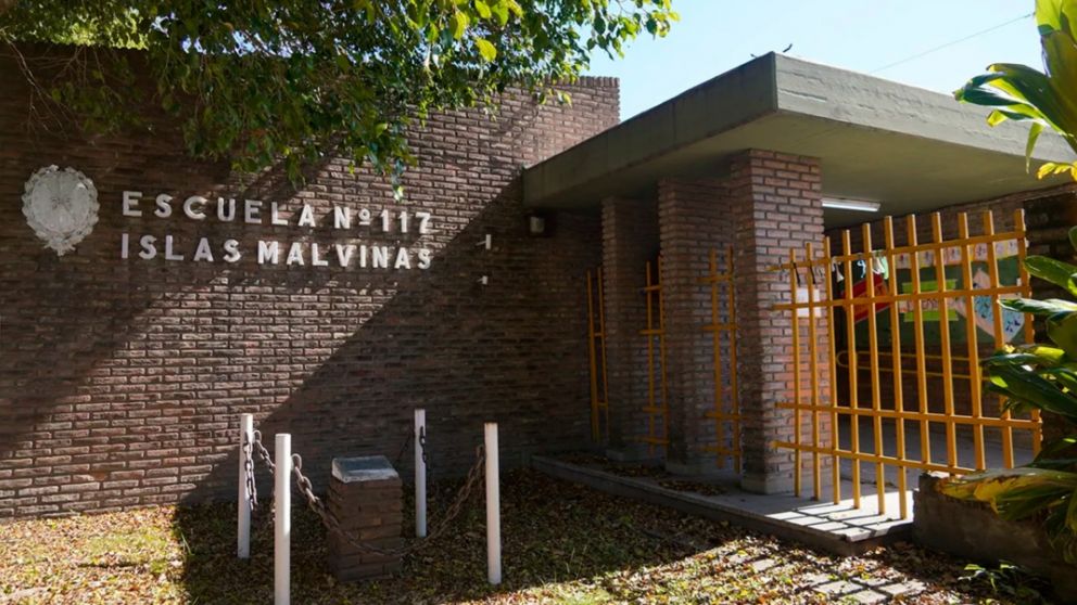 Una alumna de 6 a�os golpe� su cabeza contra un banco en el patio de su escuela y muri�.
