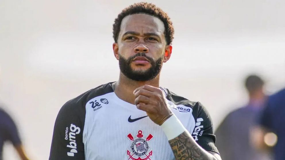 Corinthians le quiere renovar a Memphis Depay pero no tiene plata.