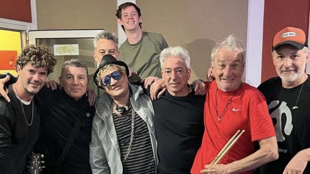Pity Álvarez y Pablo Lescano se suman a los ensayos de Virus y anticipan un cruce inesperado